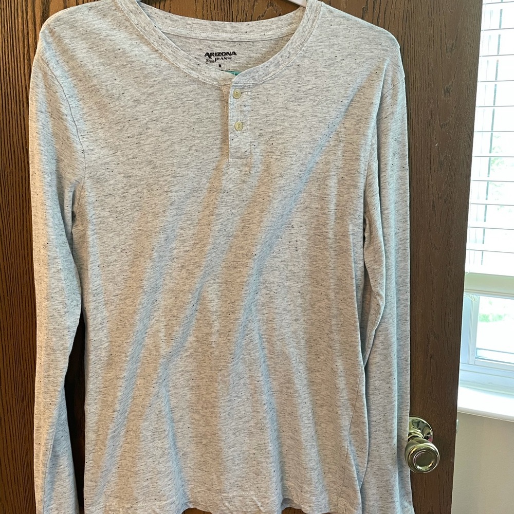 Long-sleeved t-shirt